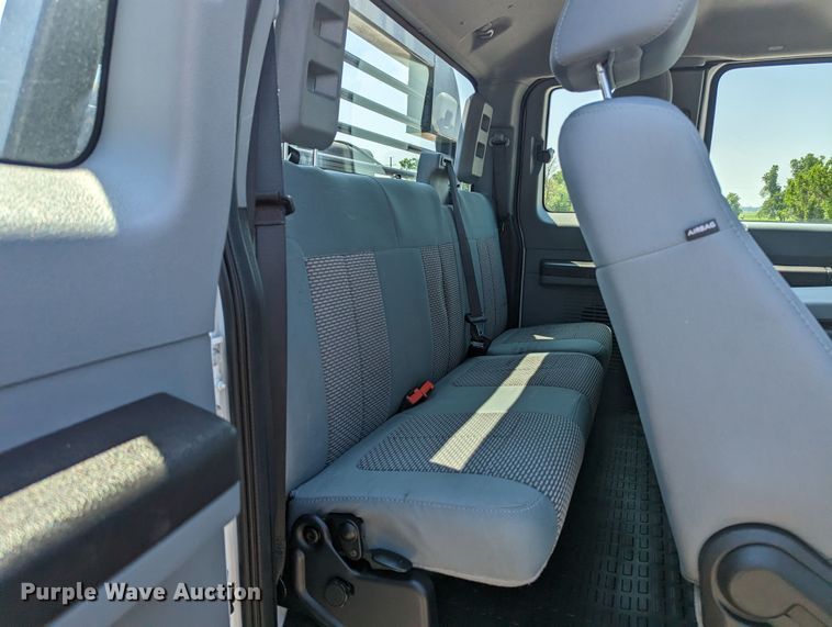 image for item MO9003 2012 Ford F250 Super Duty  SuperCab flatbed pickup truck