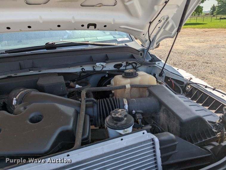 image for item MO9003 2012 Ford F250 Super Duty  SuperCab flatbed pickup truck