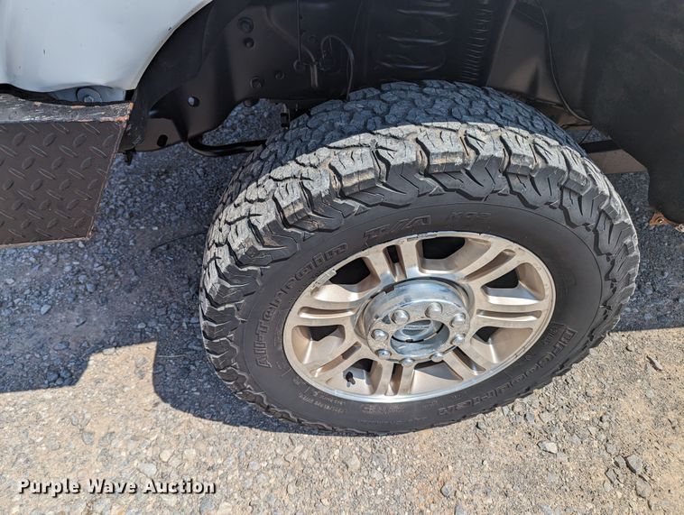 image for item MO9003 2012 Ford F250 Super Duty  SuperCab flatbed pickup truck