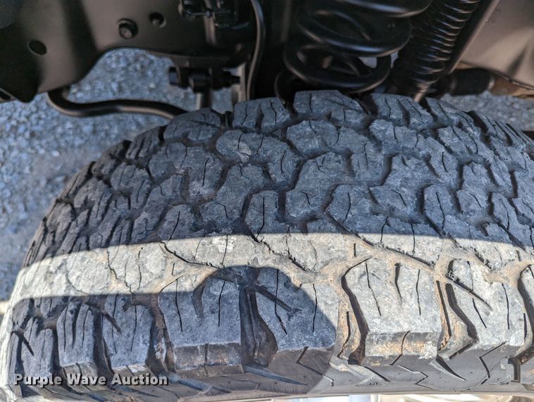 image for item MO9003 2012 Ford F250 Super Duty  SuperCab flatbed pickup truck