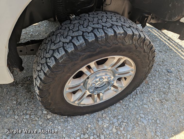 image for item MO9003 2012 Ford F250 Super Duty  SuperCab flatbed pickup truck