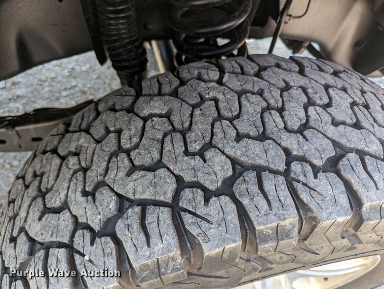 image for item MO9003 2012 Ford F250 Super Duty  SuperCab flatbed pickup truck