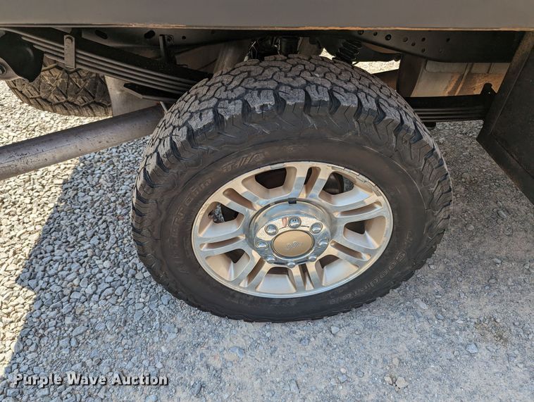 image for item MO9003 2012 Ford F250 Super Duty  SuperCab flatbed pickup truck