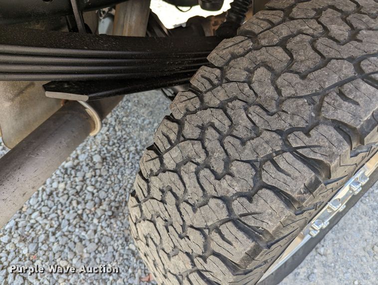 image for item MO9003 2012 Ford F250 Super Duty  SuperCab flatbed pickup truck