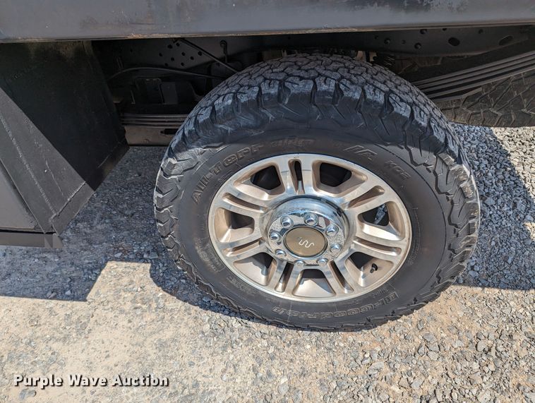 image for item MO9003 2012 Ford F250 Super Duty  SuperCab flatbed pickup truck