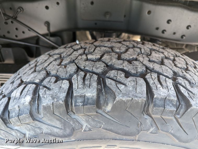 image for item MO9003 2012 Ford F250 Super Duty  SuperCab flatbed pickup truck