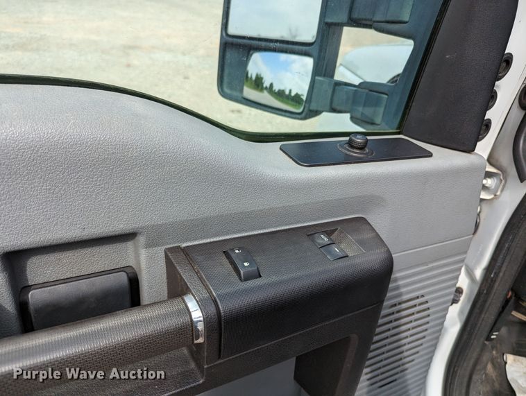 image for item MO9004 2012 Ford F250 Super Duty  pickup truck