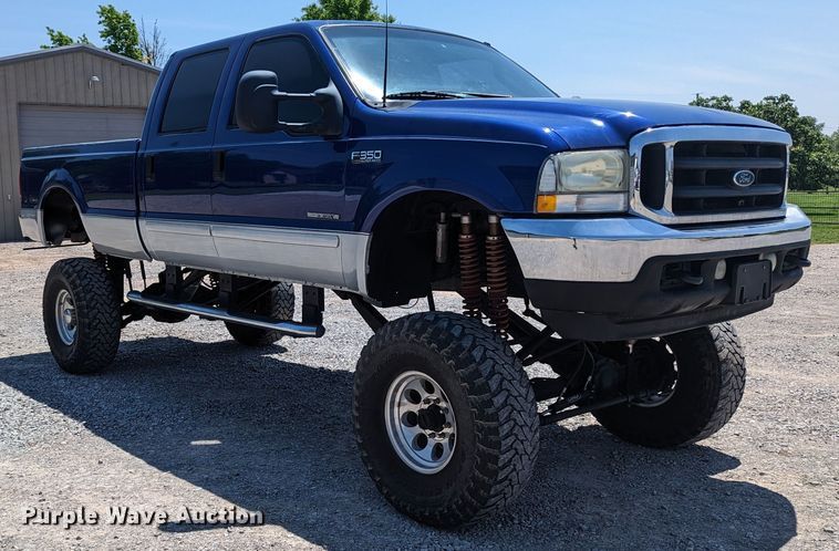 image for item MO9005 2003 Ford F350 Super Duty  Crew Cab pickup truck