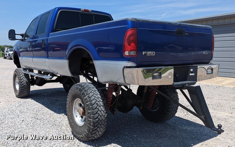 image for item MO9005 2003 Ford F350 Super Duty  Crew Cab pickup truck