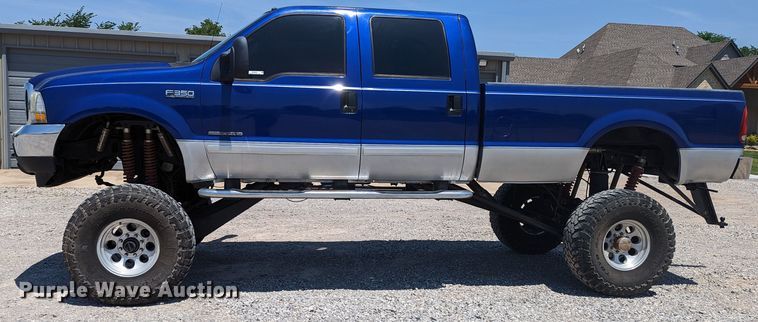 image for item MO9005 2003 Ford F350 Super Duty  Crew Cab pickup truck