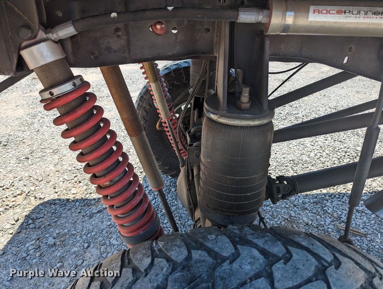 image for item MO9005 2003 Ford F350 Super Duty  Crew Cab pickup truck