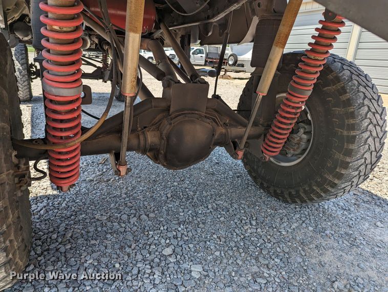 image for item MO9005 2003 Ford F350 Super Duty  Crew Cab pickup truck