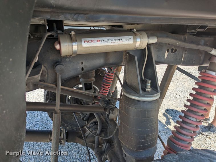 image for item MO9005 2003 Ford F350 Super Duty  Crew Cab pickup truck