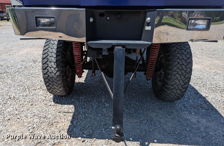 image for item MO9005 2003 Ford F350 Super Duty  Crew Cab pickup truck