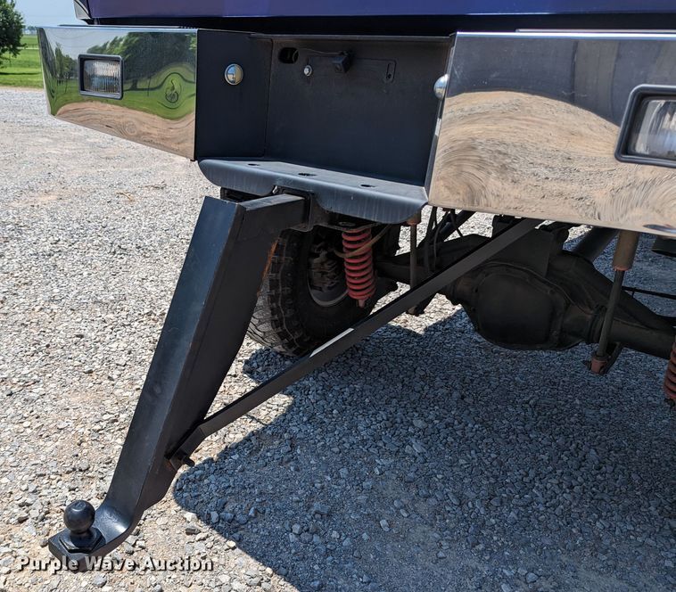 image for item MO9005 2003 Ford F350 Super Duty  Crew Cab pickup truck