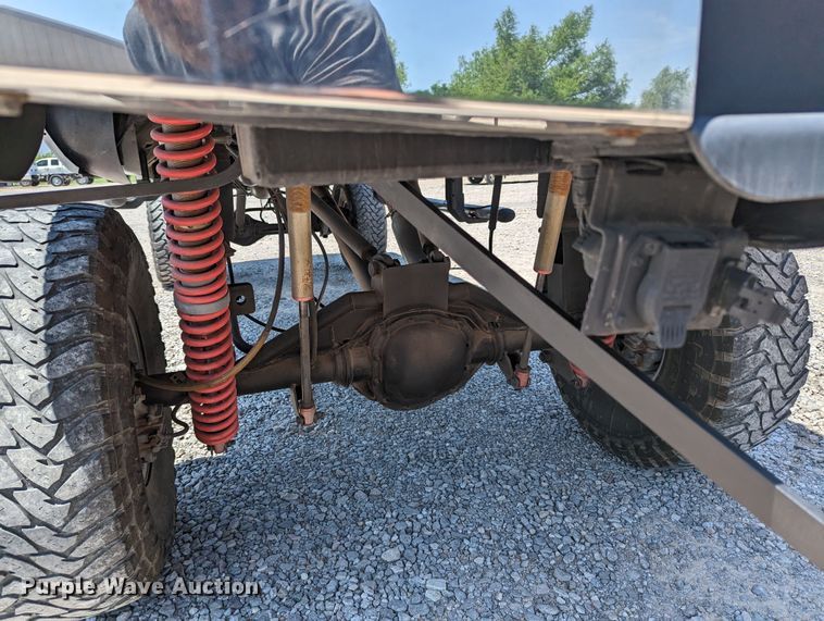 image for item MO9005 2003 Ford F350 Super Duty  Crew Cab pickup truck