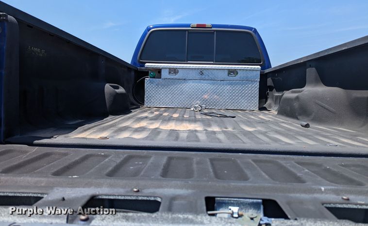 image for item MO9005 2003 Ford F350 Super Duty  Crew Cab pickup truck