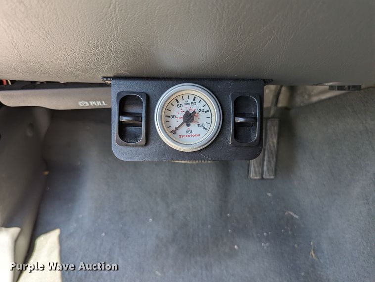 image for item MO9005 2003 Ford F350 Super Duty  Crew Cab pickup truck