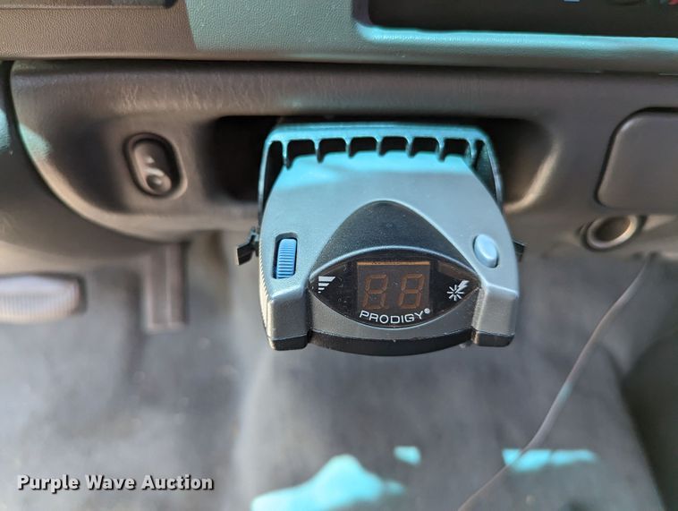 image for item MO9005 2003 Ford F350 Super Duty  Crew Cab pickup truck