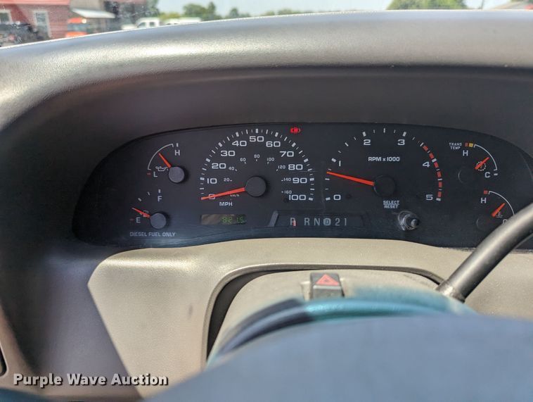 image for item MO9005 2003 Ford F350 Super Duty  Crew Cab pickup truck