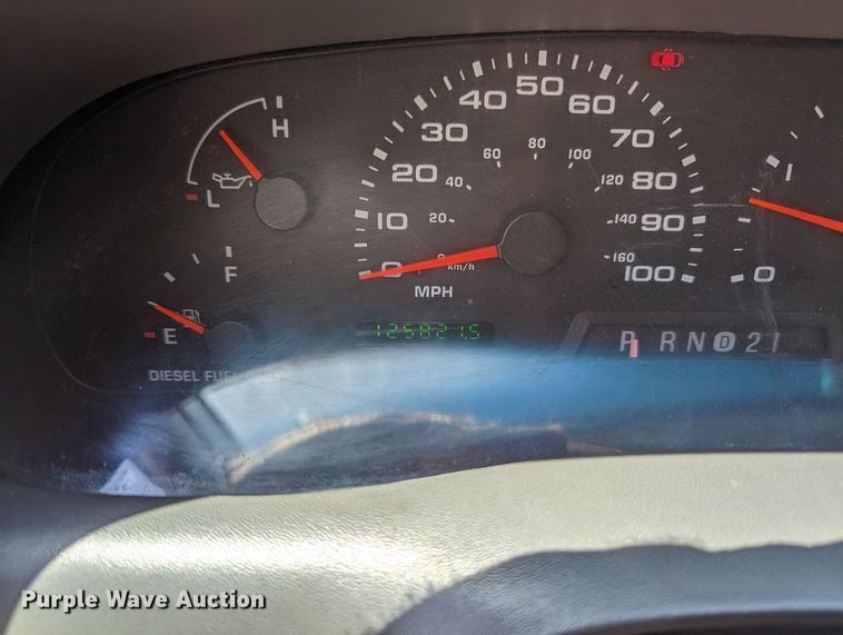 image for item MO9005 2003 Ford F350 Super Duty  Crew Cab pickup truck