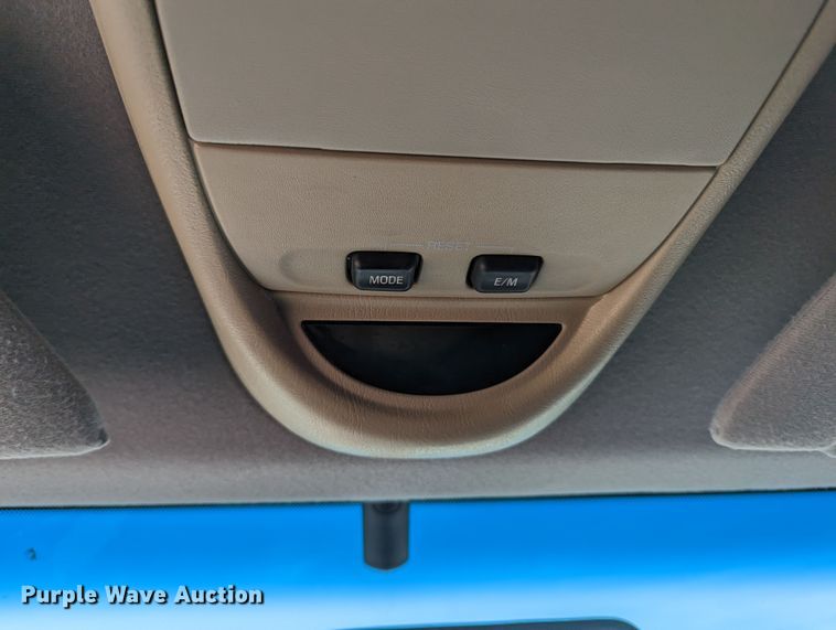 image for item MO9005 2003 Ford F350 Super Duty  Crew Cab pickup truck