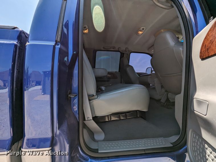 image for item MO9005 2003 Ford F350 Super Duty  Crew Cab pickup truck