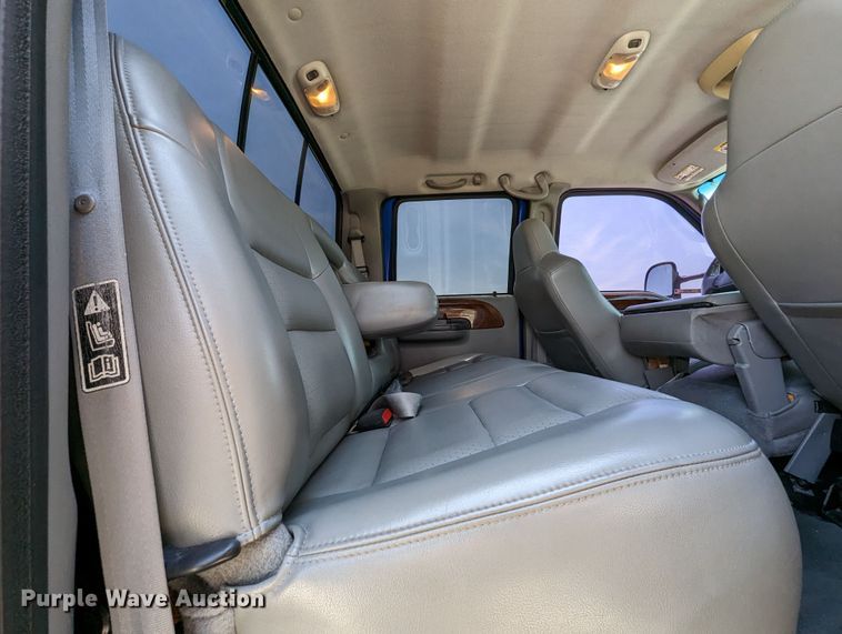 image for item MO9005 2003 Ford F350 Super Duty  Crew Cab pickup truck