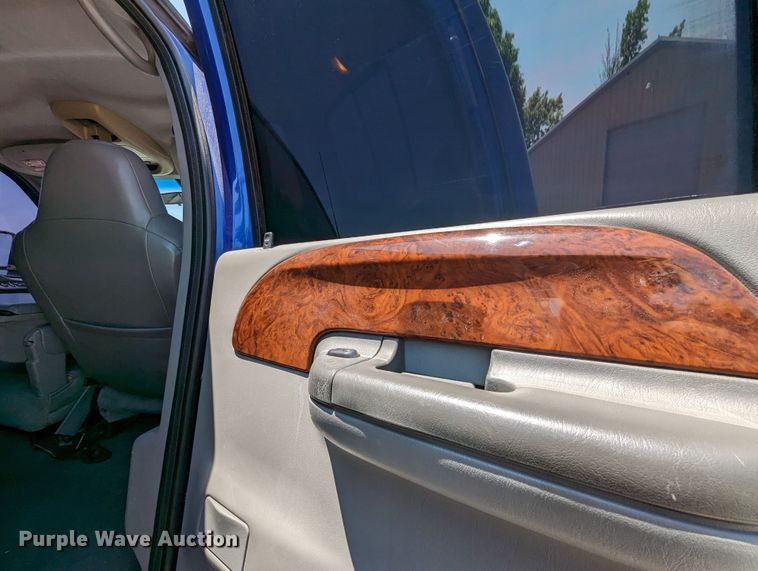 image for item MO9005 2003 Ford F350 Super Duty  Crew Cab pickup truck