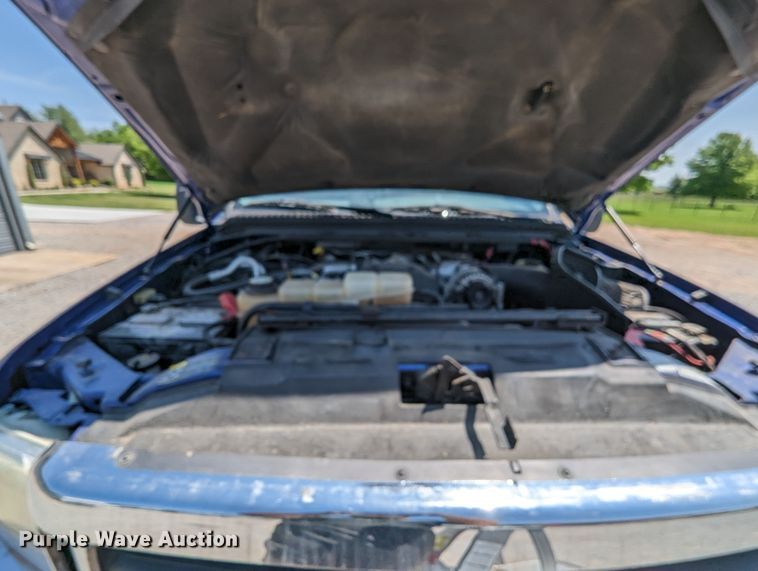 image for item MO9005 2003 Ford F350 Super Duty  Crew Cab pickup truck