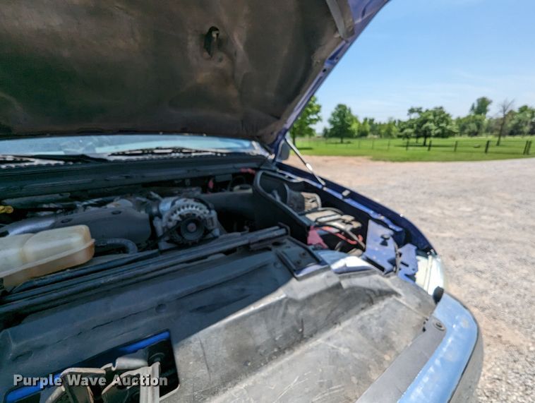 image for item MO9005 2003 Ford F350 Super Duty  Crew Cab pickup truck