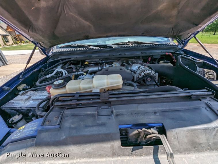 image for item MO9005 2003 Ford F350 Super Duty  Crew Cab pickup truck