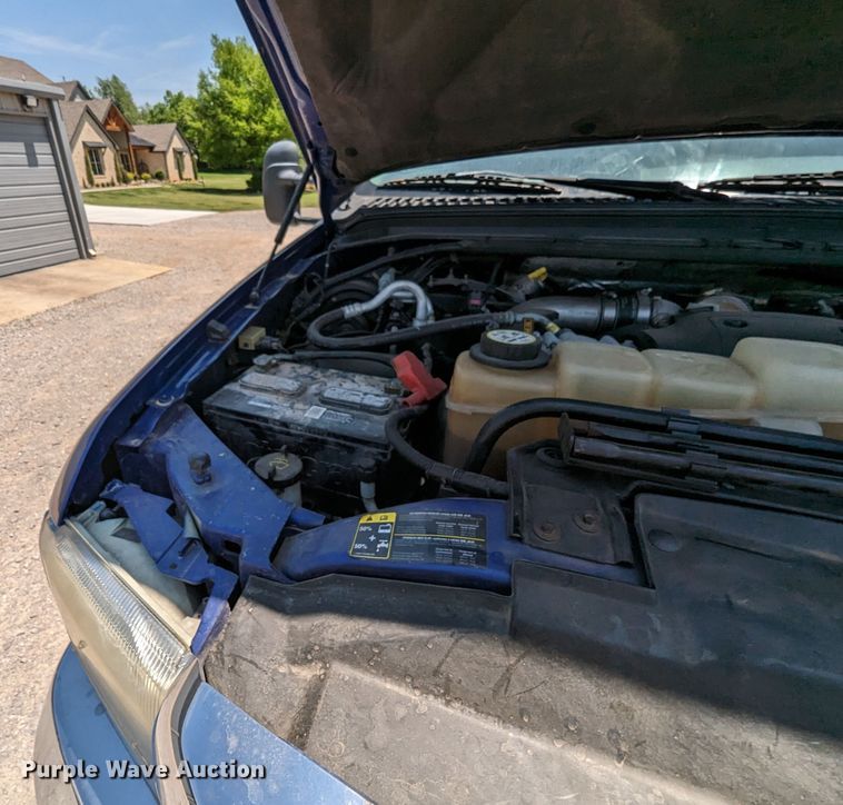 image for item MO9005 2003 Ford F350 Super Duty  Crew Cab pickup truck