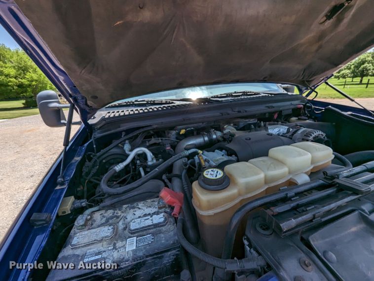 image for item MO9005 2003 Ford F350 Super Duty  Crew Cab pickup truck