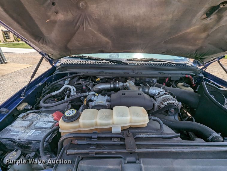 image for item MO9005 2003 Ford F350 Super Duty  Crew Cab pickup truck