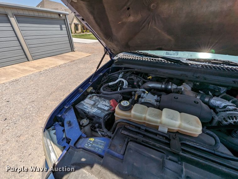 image for item MO9005 2003 Ford F350 Super Duty  Crew Cab pickup truck