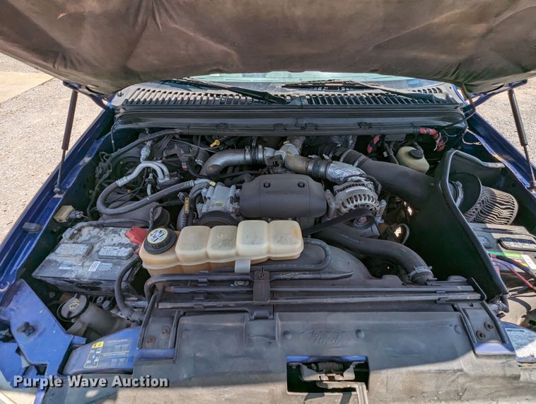 image for item MO9005 2003 Ford F350 Super Duty  Crew Cab pickup truck