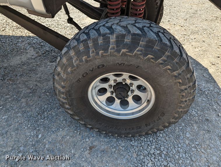 image for item MO9005 2003 Ford F350 Super Duty  Crew Cab pickup truck