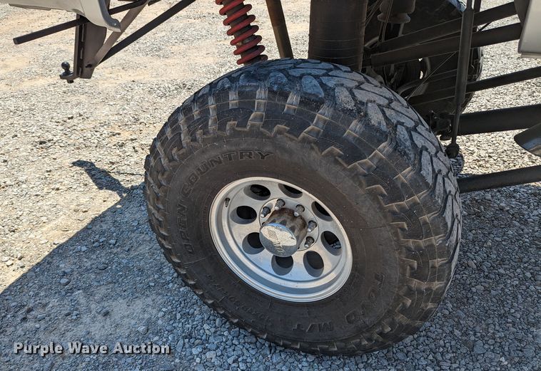 image for item MO9005 2003 Ford F350 Super Duty  Crew Cab pickup truck