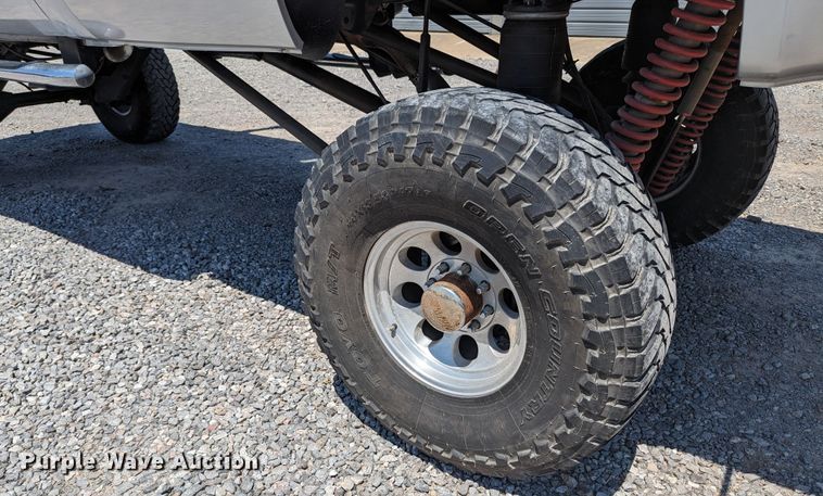 image for item MO9005 2003 Ford F350 Super Duty  Crew Cab pickup truck