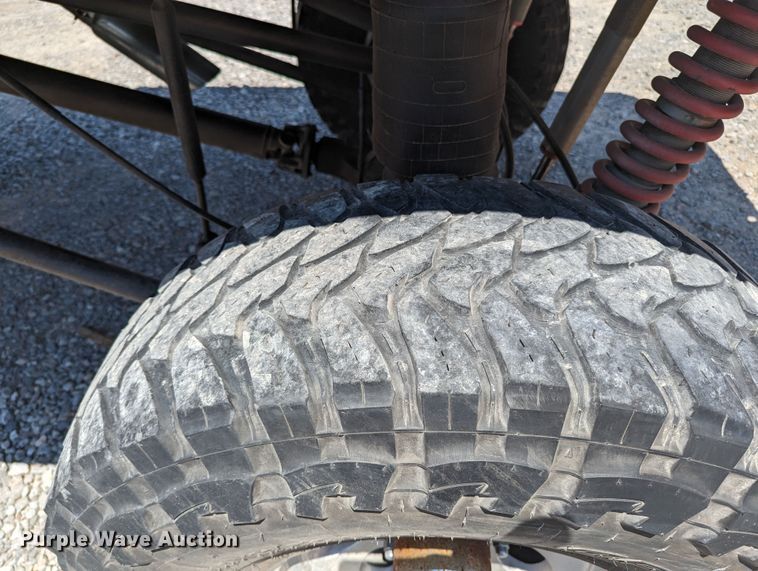 image for item MO9005 2003 Ford F350 Super Duty  Crew Cab pickup truck