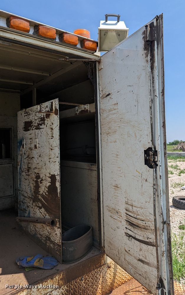 image for item MO9007 2006 Chevrolet C4500  utility / service truck