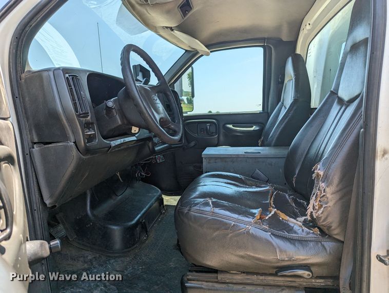 image for item MO9007 2006 Chevrolet C4500  utility / service truck