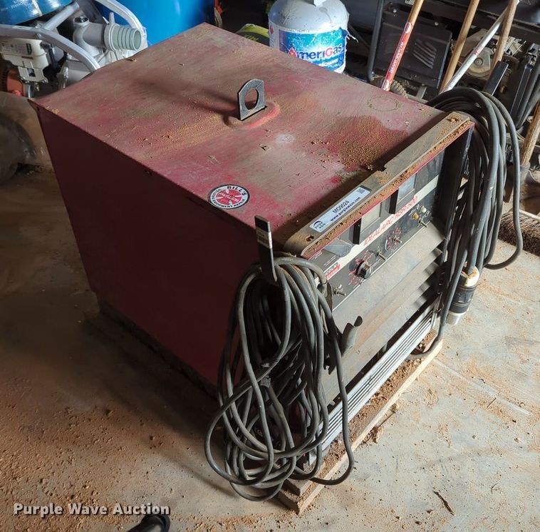 image for item MO9024 Lincoln Idealarc R3R-500  welder