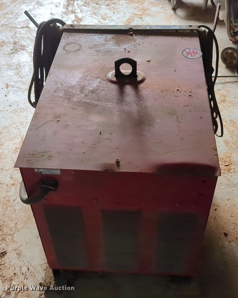 image for item MO9024 Lincoln Idealarc R3R-500  welder
