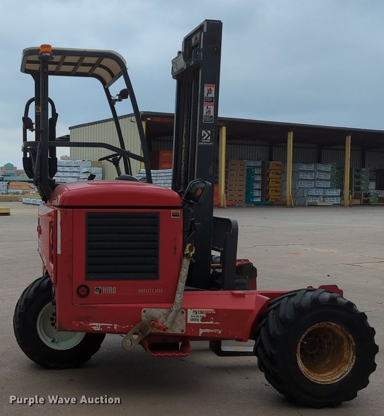 image for item MO9028 2013 Moffett M55  forklift