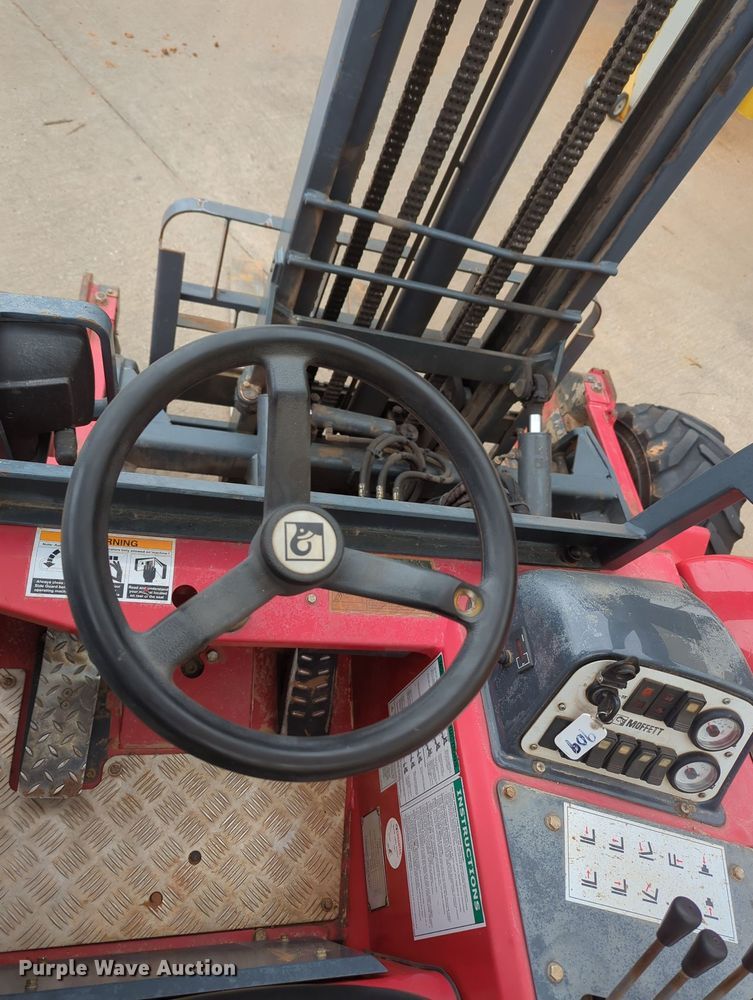 image for item MO9028 2013 Moffett M55  forklift