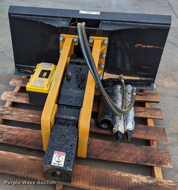 image for item MO9032 2023 Agrotk 680  skid steer breaker