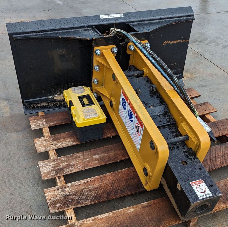 image for item MO9032 2023 Agrotk 680  skid steer breaker