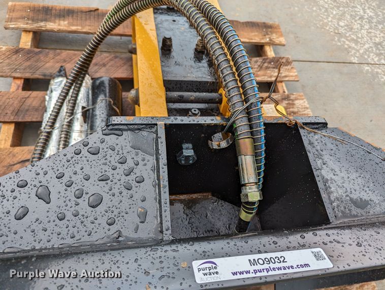 image for item MO9032 2023 Agrotk 680  skid steer breaker